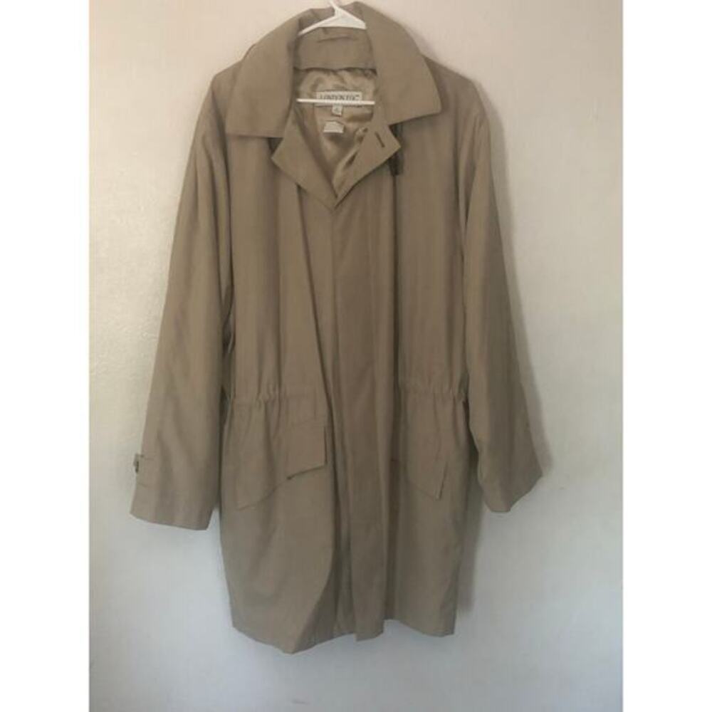 London fog tan with removable lining trench coat size M